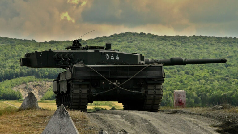 Çekya’ya son parti Leopard 2A4 tankı teslimatı
