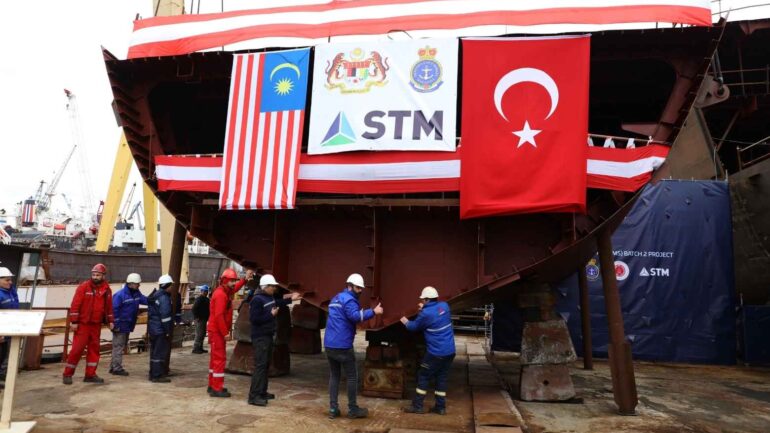 Malezya Korvet Projesi’nde Kızağa Koyma Töreni düzenlendi.