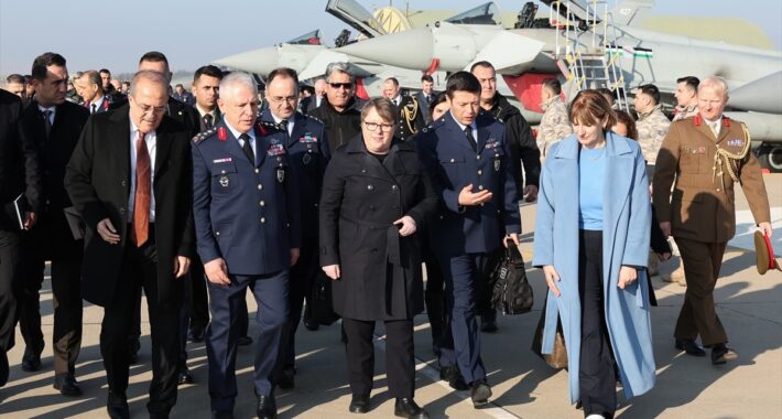 İngiltere, Türkiye’ye Eurofighter için resmi olarak açık destek verdi.