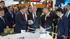 Zırh Delici KARGU’dan İlk İhracat Başarısı Türkçe’de şu şekilde olur: “KARGU’dan Zırh Delici İlk İhracat Başarısı”