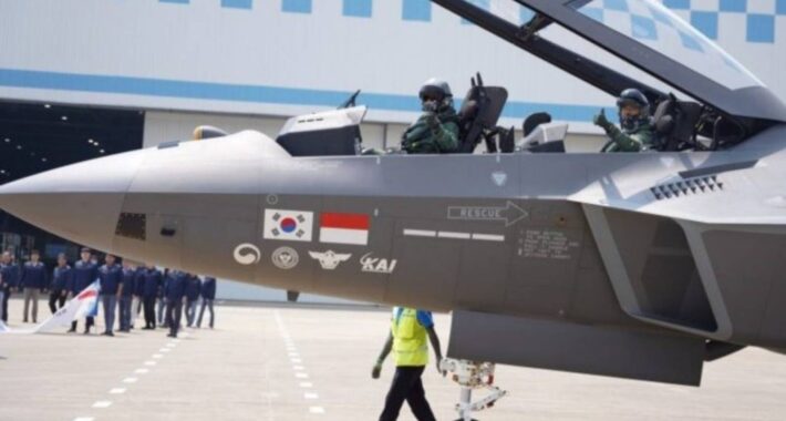 Endonezyalı pilot, KF-21 savaş uçağıyla ilk kez uçtu.