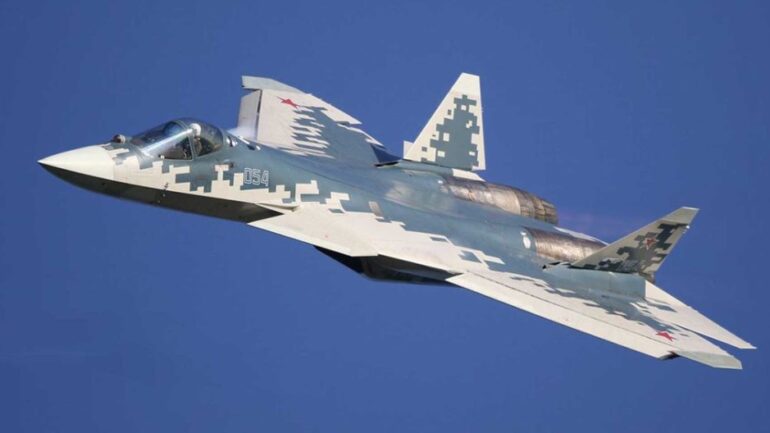 Su-57 savaş uçağı, hipersonik silahlarla donatılıyor.