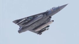 Hindistan ile Tejas savaş uçağı için 7.4 milyar dolarlık anlaşma