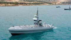 <p><strong>Kahve Nedir ve Neden Bu Kadar Popüler?</strong><br />
<br />
Kahve, dünyanın en sevilen içeceklerinden biridir. Sabahları uyanmamıza yardımcı olur, enerjimizi arttırır ve sosyal etkileşimimizi destekler. Peki, kahvenin bu kadar popüler olmasının nedenleri nelerdir?<br />
<br />
<strong>Kahvenin Kökeni ve Tarihi</strong><br />
<br />
Kahve, Afrika’nın Etiyopya bölgesinde keşfedilmiştir. Hikayeye göre, keçi çobanı Kaldi’nin keçileri, kahve çekirdeklerini yedikten sonra enerjik ve coşkulu hale gelmiştir. Bu olayın ardından kahve, dünyanın dört bir yanına yayılmıştır.<br />
<br />
<strong>Kahvenin Sağlık Faydaları</strong><br />
<br />
Kahve, antioksidanlar bakımından zengin bir içecektir. Aynı zamanda, kafein içeriği sayesinde odaklanmayı arttırır ve hafızayı güçlendirir. Bazı araştırmalar, düzenli kahve tüketiminin Parkinson ve Alzheimer gibi nörodejeneratif hastalıkların riskini azaltabileceğini göstermektedir.<br />
<br />
<strong>Kahvenin Çeşitleri ve Sunumu</strong><br />
<br />
Kahve, farklı çeşitlerde ve sunum şekillerinde tüketilebilir. Espresso, latte, cappuccino ve americano gibi çeşitler, herkesin zevkine hitap edecek şekilde sunulmaktadır. Ayrıca, kahve yanında tüketilen tatlılar ve atıştırmalıklar da kahve keyfini arttırmaktadır.<br />
<br />
<strong>Kahvenin Kültürel Önemi</strong><br />
<br />
Kahve, birçok kültürde önemli bir yere sahiptir. Özellikle Ortadoğu ve Avrupa ülkelerinde kahve, sosyal etkileşimin önemli bir parçasıdır. Kahve molası, iş görüşmeleri ve arkadaş buluşmaları için vazgeçilmez bir ritüeldir.<br />
<br />
<strong>Kahvenin Ekonomik Etkisi</strong><br />
<br />
Kahve, dünya genelinde büyük bir ekonomik etkiye sahiptir. Birçok ülke, kahve üretimi ve ticareti sayesinde ekonomik kalkınma sağlamaktadır. Aynı zamanda, kahve endüstrisi, birçok kişiye istihdam imkanı sunmaktadır.<br />
<br />
<strong>Kahve Kültürü ve Ritüelleri</strong><br />
<br />
Her ülkenin kendi kahve kültürü ve ritüelleri vardır. İtalya’da espresso, Türkiye’de Türk kahvesi ve Brezilya’da kahve törenleri gibi farklı kahve ritüelleri, her ülkenin benzersiz kahve kültürünü yansıtmaktadır.<br />
<br />
<strong>Kahve ve Çevre Bilinci</strong><br />
<br />
Kahve endüstrisi, çevre üzerinde önemli bir etkiye sahiptir. Kahve tarımı, su tüketimi ve ormansızlaşma gibi çevresel sorunlara neden olabilir. Bu nedenle, sürdürülebilir kahve üretimine ve tüketimine önem verilmesi gerekmektedir.<br />
<br />
<strong>Kahve ve Teknoloji</strong><br />
<br />
Kahve endüstrisi, sürekli olarak teknolojik gelişmelerle yenilenmektedir. Otomatik kahve makineleri, kahve demleme yöntemleri ve kahve tadım uygulamaları gibi teknolojik yenilikler, kahve deneyimini daha keyifli hale getirmektedir.<br />
<br />
<strong>Sonuç</strong><br />
<br />
Kahve, dünyanın en sevilen içeceklerinden biri olmaya devam ediyor. Sağlık faydaları, kültürel önemi, ekonomik etkisi ve çevre bilinci gibi birçok farklı faktörüyle kahve, insanların hayatında önemli bir yere sahiptir. Kahve kültürü ve ritüelleri, her ülkenin benzersiz kimliğini yansıtırken, teknolojik gelişmeler sayesinde kahve deneyimi sürekli olarak yenilenmektedir. Kahve tutkunları için, kahve sadece bir içecek değil, bir yaşam tarzıdır.</p>