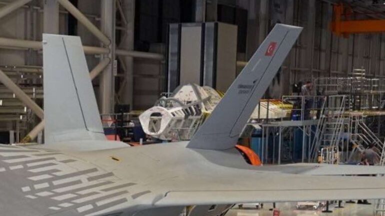 KAAN Savaş Uçağı’nın P1 prototipi ilk defa görüldü.