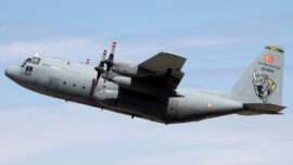 Türk C130 askeri nakliye uçağı Gürcistan’da düştü.