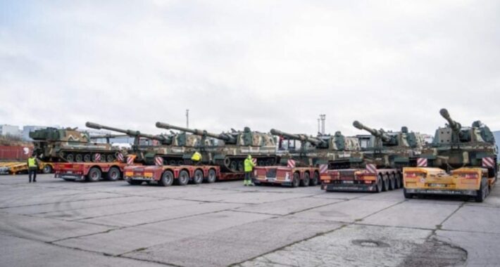 Estonya, 6 adet K9 Thunder obüsünü teslim aldı.