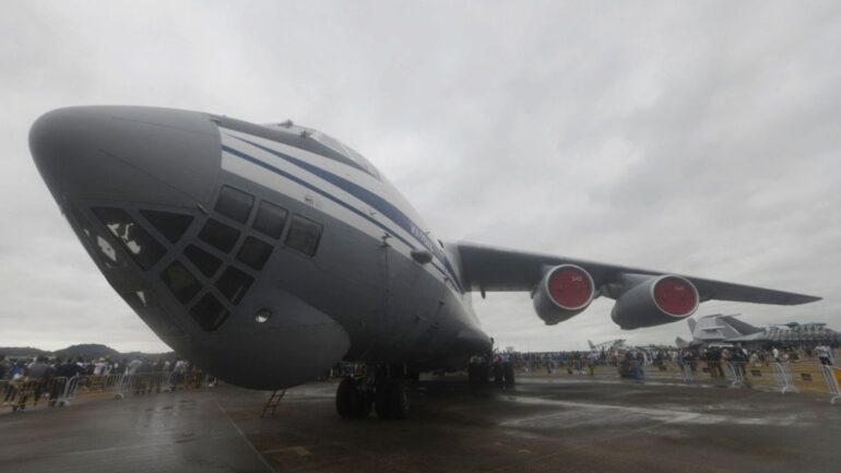 Rus kargo uçağı, Maduro’nun yardım çağrısının ardından Venezuela’ya ulaştı.