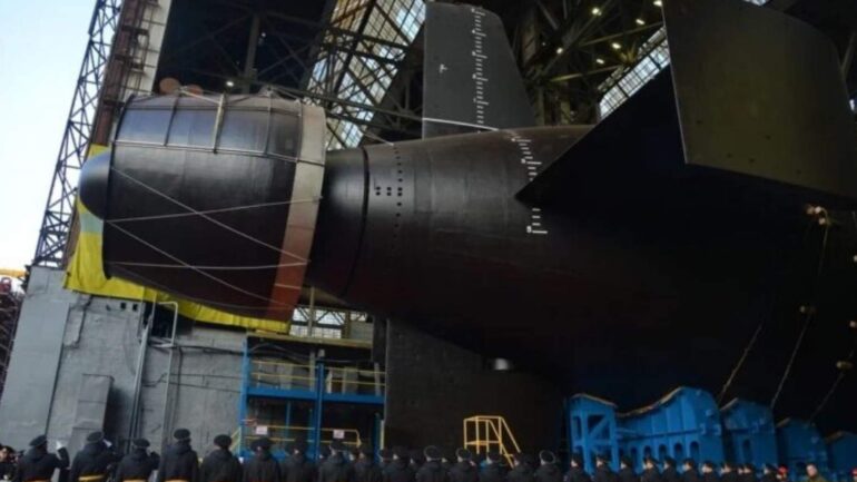 Rusya yeni nükleer denizaltı Khabarovsk’u suya indirdi.