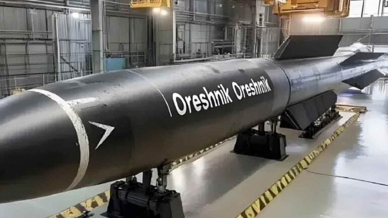 Belarus’ta Rus Oreshnik balistik füze sistemi savaş görevine başladı.