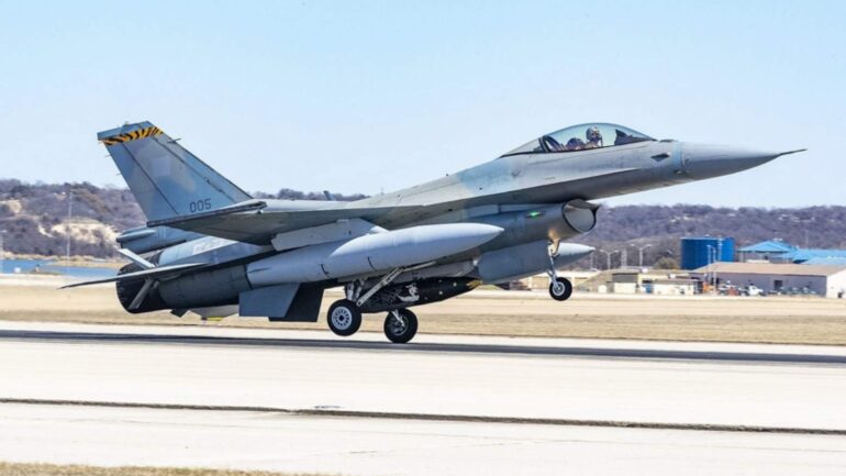 Yunanistan’ın F-16 Block 50 savaş uçakları için Viper süreci başlıyor. <br />
<br />
Yunanistan’ın F-16 Blok 50 savaş uçakları için Viper süreci başlıyor.
