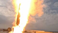 PNS Taimur’dan Pakistan Çin yapımı LY-80(N) karadan havaya füzesi ateşlendi.