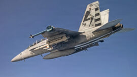 ABD F/A-18E/F Süper Boynuzlu uçakları StormBreaker mühimmatıyla donatılacak.