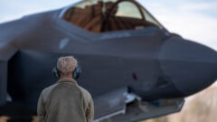 ABD, eski F-35 pilotunu Çin’e eğitim vermekle suçladı.