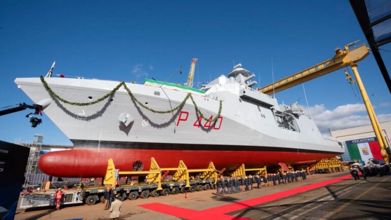 Fincantieri, İtalyan Donanması için ilk açık deniz devriye gemisi Ugolino Vivaldi’yi suya indirdi.