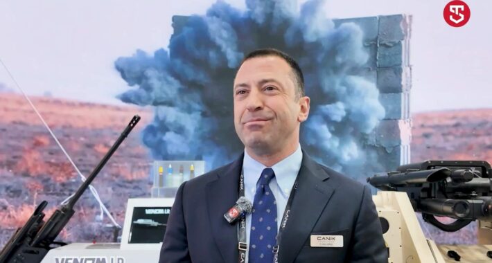 <p><strong>Zengin Bir Yaşam Tarzı İçin İpuçları</strong><br />
<br />
Günümüzde, hızlı tempolu bir yaşam tarzı benimsemek ve yoğun iş temposuyla başa çıkmak her zamankinden daha zor olabilir. Ancak, zengin bir yaşam tarzı sürdürmek için bazı ipuçları ve stratejiler uygulayarak hayatınızı daha keyifli hale getirebilirsiniz. Bu makalede, sizin için zengin bir yaşam tarzı elde etmeniz için rehber niteliğinde olacak bazı ipuçlarını paylaşacağız.<br />
<br />
<strong>Sağlıklı Beslenme Alışkanlıkları Edinin</strong><br />
<br />
Sağlıklı beslenme alışkanlıkları edinmek, zengin bir yaşam tarzı sürdürmenin temel taşlarından biridir. Dengeli bir diyet programı oluşturarak vücudunuzun ihtiyaç duyduğu besinleri almanızı sağlayabilirsiniz. Fast food ve işlenmiş gıdalar yerine, taze ve doğal besinleri tercih etmeye özen gösterin. Ayrıca, yeterli miktarda su içmeyi ihmal etmeyerek vücudunuzu her zaman sağlıklı tutun.<br />
<br />
<strong>Fiziksel Aktiviteyi Hayatınıza Dahil Edin</strong><br />
<br />
Zengin bir yaşam tarzı sürdürmek için fiziksel aktiviteyi hayatınıza dahil etmek önemlidir. Düzenli egzersiz yaparak hem vücudunuzu hem de zihninizi güçlendirebilirsiniz. Spor yapmayı seviyorsanız, bir spor salonuna kaydolabilir veya açık havada koşu yapabilirsiniz. Egzersiz yaparken endorfin salgılanacağından, kendinizi daha enerjik ve mutlu hissedeceksiniz.<br />
<br />
<strong>Meditasyon ve Yoga Pratiği Yapın</strong><br />
<br />
Zengin bir yaşam tarzı için meditasyon ve yoga pratiği yapmak da oldukça önemlidir. Zihninizi ve bedeninizi dengelemek için düzenli olarak meditasyon yapabilir ve yoga pratiği yapabilirsiniz. Bu uygulamalar sayesinde stresi azaltabilir, odaklanma ve iç huzurunuzu artırabilirsiniz.<br />
<br />
<strong>Hobiler Edinin ve Keyif Alın</strong><br />
<br />
Zengin bir yaşam tarzı sürdürmek için hobiler edinmek ve keyif almak da önemlidir. Yaratıcı aktivitelerle uğraşarak zamanınızı daha verimli ve keyifli bir şekilde geçirebilirsiniz. Resim yapmak, müzik dinlemek, kitap okumak gibi hobiler edinerek ruhunuzu besleyebilirsiniz.<br />
<br />
<strong>Seyahat Edin ve Yeni Kültürler Keşfedin</strong><br />
<br />
Zengin bir yaşam tarzı sürdürmek için seyahat etmek ve yeni kültürler keşfetmek de büyük önem taşır. Farklı coğrafyalara seyahat ederek yeni insanlarla tanışabilir, farklı lezzetleri deneyebilir ve kendinizi geliştirebilirsiniz. Seyahat etmek, hayatınıza yeni bir bakış açısı kazandırarak sizi daha zengin bir insan haline getirebilir.<br />
<br />
<strong>Sosyal İlişkilerinizi Güçlendirin</strong><br />
<br />
Zengin bir yaşam tarzı sürdürmek için sosyal ilişkilerinizi güçlendirmek de önemlidir. Aile ve arkadaşlarınızla vakit geçirerek duygusal destek alabilir ve mutluluğunuzu artırabilirsiniz. İnsanlarla iletişim kurmak, empati yapmak ve paylaşımda bulunmak sizi daha iyi bir insan yapacaktır.<br />
<br />
<strong>Dijital Detoks Yapın ve Teknolojiyi Kontrol Edin</strong><br />
<br />
Zengin bir yaşam tarzı sürdürmek için dijital detoks yapmak ve teknolojiyi kontrol etmek de gereklidir. Sürekli olarak telefona veya bilgisayara bağlı kalmak, zamanınızı boşa harcamanıza neden olabilir. Teknolojiyi bilinçli bir şekilde kullanarak, gerçek hayattaki deneyimlerinizi artırabilir ve daha fazla keyif alabilirsiniz.<br />
<br />
<strong>Doğa ile Bağlantı Kurun ve Zamanı Yavaşlatın</strong><br />
<br />
Zengin bir yaşam tarzı sürdürmek için doğa ile bağlantı kurmak ve zamanı yavaşlatmak da önemlidir. Doğa yürüyüşleri yaparak stresi azaltabilir, zihninizi dinlendirebilir ve iç huzurunuza kavuşabilirsiniz. Zamanı yavaşlatarak, anın tadını çıkarmayı öğrenerek hayatınızı daha fazla değerli hale getirebilirsiniz.<br />
<br />
<strong>Zengin Bir Yaşam Tarzı İçin Sonuç</strong><br />
<br />
Zengin bir yaşam tarzı sürdürmek için sağlıklı beslenme, fiziksel aktivite, meditasyon, hobiler, seyahat, sosyal ilişkiler, dijital detoks, doğa ile bağlantı ve zamanı yavaşlatma gibi çeşitli ipuçlarını uygulayabilirsiniz. Hayatınızı daha keyifli ve anlamlı hale getirmek için bu ipuçlarını dikkate alarak zengin bir yaşam tarzı elde edebilirsiniz.</p>