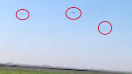 Irak Semalarında İran’a Giden Füzeler Görüntülendi! –> Irak Gökyüzünde İran’a Yönelen Füzeler Görüntülendi!