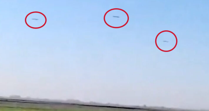 Irak Semalarında İran’a Giden Füzeler Görüntülendi! –> Irak Gökyüzünde İran’a Yönelen Füzeler Görüntülendi!