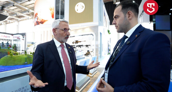 <p><strong>Giriş</strong><br />
<br />
Günümüzde dijital pazarlama, işletmelerin başarısı için vazgeçilmez bir öneme sahiptir. İnternetin yaygınlaşması ve teknolojinin gelişmesiyle birlikte, tüketicilerin alışveriş alışkanlıkları da değişmiştir. Artık müşteriler ürün ve hizmetleri araştırmak, karşılaştırmak ve satın almak için interneti tercih etmektedir. Bu nedenle işletmelerin dijital pazarlama stratejilerini doğru bir şekilde uygulamaları önem kazanmaktadır.<br />
<br />
<strong>Dijital Pazarlamanın Önemi</strong><br />
<br />
Dijital pazarlama, işletmelerin online platformlarda varlık göstermelerini sağlayan bir pazarlama yöntemidir. Bu yöntem sayesinde işletmeler, hedef kitlelerine daha etkili bir şekilde ulaşabilir ve marka bilinirliklerini artırabilirler. Ayrıca dijital pazarlama, geleneksel pazarlama yöntemlerine göre daha ekonomik ve ölçülebilir bir şekilde gerçekleştirilebilir. Bu nedenle işletmeler, dijital pazarlama stratejilerini doğru bir şekilde uygulayarak rekabet avantajı elde edebilirler.<br />
<br />
<strong>Dijital Pazarlama Stratejileri</strong><br />
<br />
Dijital pazarlama stratejileri, işletmelerin online platformlarda varlık göstermelerini sağlayan ve hedef kitlelerine ulaşmalarını kolaylaştıran yöntemlerdir. Bu stratejiler arasında arama motoru optimizasyonu (SEO), sosyal medya pazarlaması, içerik pazarlaması, e-posta pazarlaması ve dijital reklamcılık gibi farklı teknikler bulunmaktadır. İşletmeler, bu stratejileri doğru bir şekilde bir araya getirerek etkili bir dijital pazarlama planı oluşturabilirler.<br />
<br />
<strong>Arama Motoru Optimizasyonu (SEO)</strong><br />
<br />
Arama motoru optimizasyonu (SEO), işletmelerin web sitelerini arama motorlarında üst sıralara çıkarmak için uyguladıkları bir dizi teknik ve stratejileri kapsar. SEO, web sitelerinin arama motorlarında daha görünür olmasını sağlayarak organik trafik elde etmelerine yardımcı olur. Bu sayede işletmeler, hedef kitlelerine daha kolay bir şekilde ulaşabilir ve marka bilinirliklerini artırabilirler.<br />
<br />
<strong>Sosyal Medya Pazarlaması</strong><br />
<br />
Sosyal medya pazarlaması, işletmelerin sosyal medya platformlarını kullanarak hedef kitlelerine ulaşmalarını sağlayan bir pazarlama yöntemidir. Sosyal medya platformları, milyonlarca kullanıcıya ev sahipliği yaptığı için işletmelerin potansiyel müşterilerine ulaşmaları için büyük bir fırsat sunar. İşletmeler, sosyal medya platformlarını etkili bir şekilde kullanarak marka bilinirliklerini artırabilir ve müşteri sadakatini sağlayabilirler.<br />
<br />
<strong>İçerik Pazarlaması</strong><br />
<br />
İçerik pazarlaması, işletmelerin potansiyel müşterilerine değerli ve ilgi çekici içerikler sunarak onların marka ile etkileşimini artırmalarını sağlayan bir pazarlama yöntemidir. İçerik pazarlaması, blog yazıları, videolar, infografikler, e-kitaplar gibi farklı içerik türlerini kullanarak hedef kitlelerini bilgilendirmeyi ve eğitmeyi hedefler. Bu sayede işletmeler, potansiyel müşterilerinin güvenini kazanabilir ve marka sadakatini artırabilirler.<br />
<br />
<strong>E-posta Pazarlaması</strong><br />
<br />
E-posta pazarlaması, işletmelerin potansiyel ve mevcut müşterilerine kişiselleştirilmiş mesajlar göndererek onlarla etkileşim kurmalarını sağlayan bir pazarlama yöntemidir. E-posta pazarlaması, müşterilerin ilgi alanlarına ve satın alma alışkanlıklarına göre özelleştirilmiş içerikler sunarak onların marka ile etkileşimini artırır. Bu sayede işletmeler, müşteri sadakatini sağlayabilir ve tekrarlayan satışları artırabilirler.<br />
<br />
<strong>Dijital Reklamcılık</strong><br />
<br />
Dijital reklamcılık, işletmelerin online platformlarda reklam vererek hedef kitlelerine ulaşmalarını sağlayan bir pazarlama yöntemidir. Dijital reklamcılık, Google AdWords, Facebook Reklamları, Instagram Reklamları gibi farklı platformlar üzerinden gerçekleştirilebilir. İşletmeler, dijital reklamcılığı etkili bir şekilde kullanarak hedef kitlelerine ulaşabilir ve satışlarını artırabilirler.<br />
<br />
<strong>Sonuç</strong><br />
<br />
Dijital pazarlama, işletmelerin online platformlarda varlık göstermelerini sağlayan ve hedef kitlelerine ulaşmalarını kolaylaştıran bir pazarlama yöntemidir. İşletmeler, dijital pazarlama stratejilerini doğru bir şekilde uygulayarak marka bilinirliklerini artırabilir, müşteri sadakatini sağlayabilir ve satışlarını artırabilirler. Bu nedenle işletmelerin dijital pazarlama stratejilerine yatırım yapmaları ve sürekli olarak güncellemeleri önem kazanmaktadır.</p>