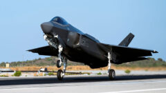 F-35 ilk kez vuruldu: Orta Doğu’da acil iniş yaptı.