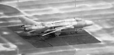 ABD güçleri İran’a ait Su-22 savaş uçaklarını yok etti.