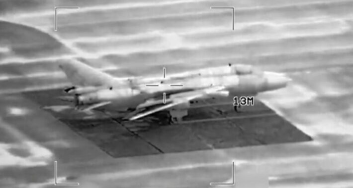 ABD güçleri İran’a ait Su-22 savaş uçaklarını yok etti.