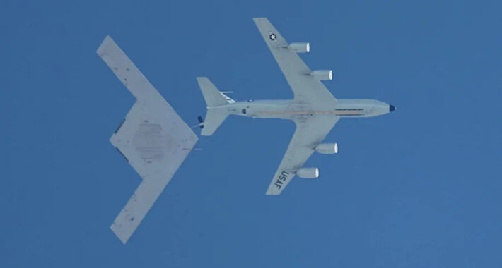 ABD, B-21 Raider ile ilk yakıt ikmal testini başarıyla gerçekleştirdi.