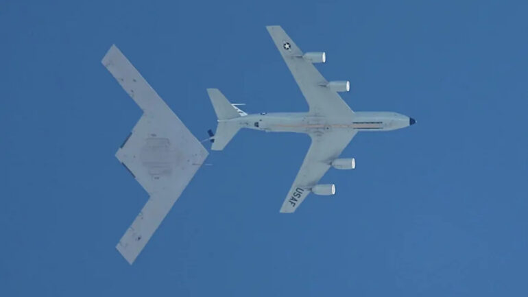 ABD, B-21 Raider ile ilk yakıt ikmal testini başarıyla gerçekleştirdi.