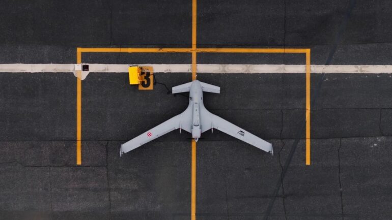 Baykar’dan 2000 km menzilli Bayraktar K2 Kamikaze İHA sürprizi Türkçe’de şu şekilde yeniden yazılabilir: Baykar’dan 2000 km menzilli Bayraktar K2 Kamikaze İHA sürprizi