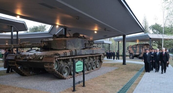 Kuzey Kore’de “Savaş Ganimeti” Sergisi: Türk Yapımı KİRPİ Pyongyang’da! -> Kuzey Kore’de “Savaş Ganimeti” Sergisi: Türk Yapımı KİRPİ Pyongyang’da!