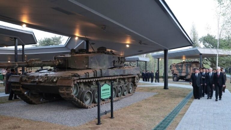 Kuzey Kore’de “Savaş Ganimeti” Sergisi: Türk Yapımı KİRPİ Pyongyang’da! -> Kuzey Kore’de “Savaş Ganimeti” Sergisi: Türk Yapımı KİRPİ Pyongyang’da!