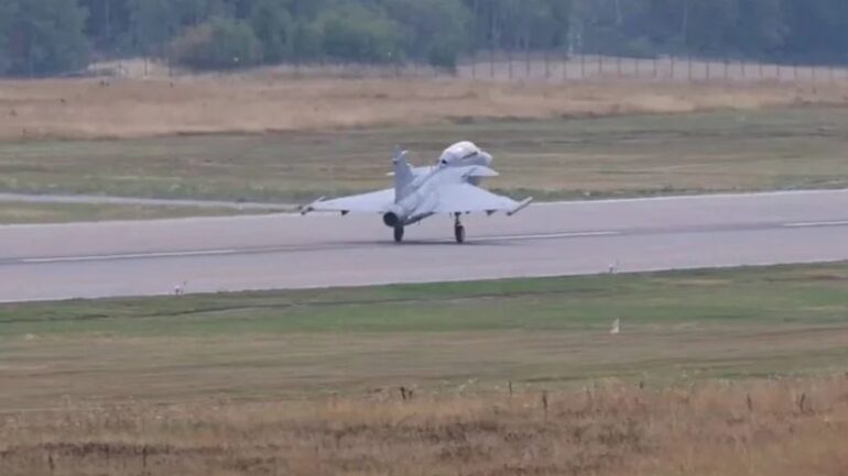 Gripen F İlk Defa Uçtu – Çift Kişilik