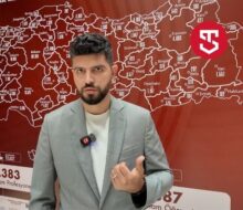 <p><strong>Yerel SEO Stratejileri ile İşletmenizi Yükseltin</strong><br />
<br />
İşletmenizin yerel pazarda öne çıkmasını sağlamak için yerel SEO stratejilerini kullanabilirsiniz. Doğru stratejilerle potansiyel müşterilerinizi hedefleyebilir ve işletmenizin görünürlüğünü artırabilirsiniz. <br />
<br />
<strong>Yerel SEO Nedir ve Neden Önemli?</strong><br />
<br />
Yerel SEO, işletmenizin belirli bir coğrafi bölgede arama motorlarında daha üst sıralarda görünmesini sağlayan bir stratejidir. Bu strateji sayesinde potansiyel müşterileriniz sizi daha kolay bulabilir ve işletmenizin bilinirliğini artırabilirsiniz. <br />
<br />
<strong>Yerel SEO Stratejileri</strong><br />
<br /></p>
<ol>
<li><strong>Google My Business Kullanın:</strong> Google My Business, işletmenizin Google arama sonuçlarında daha belirgin bir şekilde görünmesini sağlayan ücretsiz bir araçtır. İşletme bilgilerinizi doğru ve güncel bir şekilde bu platformda paylaşarak müşterilerinizin size daha kolay ulaşmasını sağlayabilirsiniz.<br />
<br /></li>
<li><strong>Yerel Anahtar Kelimeler Kullanın:</strong> İşletmenizin bulunduğu şehir veya semtin adını içeren anahtar kelimeler kullanarak yerel SEO’yu güçlendirebilirsiniz. Potansiyel müşterilerinizin sizi bulmasını kolaylaştırmak için bu anahtar kelimeleri web sitenizin içeriğinde ve meta etiketlerinde kullanmayı unutmayın.<br />
<br /></li>
<li><strong>Yerel İçerik Oluşturun:</strong> İşletmenizin bulunduğu bölgeyle ilgili içerikler oluşturarak yerel kitleleri hedefleyebilirsiniz. Bölgenizdeki etkinlikler, festivaller veya haberler hakkında yazılar paylaşarak yerel SEO’yu güçlendirebilirsiniz.<br />
<br /></li>
<li><strong>Yerel İncelemelere Önem Verin:</strong> Müşterilerinizden işletmenizle ilgili olumlu incelemeler almak, yerel SEO açısından önemlidir. İncelemeler, potansiyel müşterilerinizin işletmenize güven duymasını sağlar ve sizi tercih etmelerini teşvik eder.<br />
<br />
<strong>Yerel SEO’nun İşletmenize Kazandıracakları</strong><br />
<br />
Yerel SEO stratejileri doğru bir şekilde uygulandığında işletmenize birçok avantaj sağlayabilir. Bu avantajlardan bazıları şunlardır:<br />
<br /></li>
<li><strong>Daha Fazla Trafik:</strong> Yerel SEO stratejileri sayesinde web sitenize daha fazla ziyaretçi çekebilirsiniz. Potansiyel müşterileriniz sizi daha kolay bulacak ve ziyaret edecektir.<br />
<br /></li>
<li><strong>Yerel Müşteri Kazanımı:</strong> Yerel SEO sayesinde hedef kitlenizi belirli bir coğrafi bölgeye odaklayarak daha fazla yerel müşteri kazanabilirsiniz. Bu da işletmenizin satışlarını artırabilir.<br />
<br /></li>
<li><strong>Rekabet Üstünlüğü:</strong> Yerel SEO stratejilerini rakiplerinizden daha iyi bir şekilde uygulayarak işletmenizi rakiplerinizden öne çıkarabilirsiniz. Bu da müşterilerin sizi tercih etmelerini sağlar.<br />
<br />
<strong>Sonuç</strong><br />
<br />
Yerel SEO stratejileri, işletmenizin yerel pazarda öne çıkmasını sağlayan önemli bir araçtır. Doğru stratejileri kullanarak potansiyel müşterilerinizi hedefleyebilir ve işletmenizin görünürlüğünü artırabilirsiniz. Unutmayın, doğru anahtar kelimeleri kullanmak, yerel içerikler oluşturmak ve müşteri incelemelerine önem vermek yerel SEO’nun başarılı bir şekilde uygulanması için önemli adımlardır.</li>
</ol>