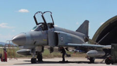 Yunan F-4 Phantom Savaş Uçağı Atina’da Düştü: Görüntü