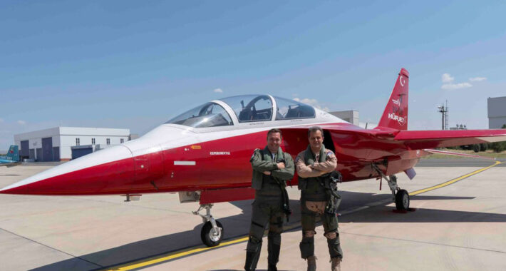 Kraliçe’nin Kılıcını Kazanan F-35 Pilotu HÜRJET’i Deneyimledi.
