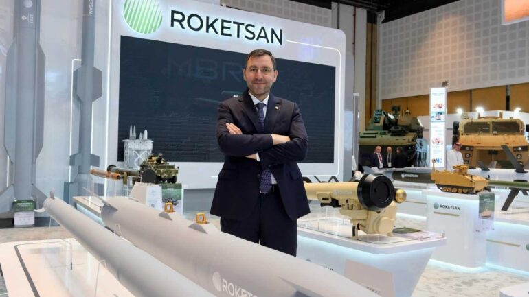 <p><strong>Sağlıklı Yaşam için Doğru Beslenme</strong><br />
<br />
Günümüzde sağlıklı beslenmenin önemi her zamankinden daha fazla vurgulanmaktadır. Doğru beslenme alışkanlıkları edinmek, vücudunuzun ihtiyaç duyduğu besinleri almasını sağlayarak sağlıklı bir yaşam sürmenize yardımcı olabilir. Peki, sağlıklı beslenme nedir ve nasıl uygulanır? İşte doğru beslenme hakkında bilmeniz gerekenler.<br />
<br />
<strong>Sağlıklı Beslenmenin Temel İlkeleri</strong><br />
<br />
Sağlıklı beslenme, vücudunuzun ihtiyaç duyduğu besin öğelerini dengeli bir şekilde almanızı gerektirir. Bu besin öğeleri arasında karbonhidratlar, proteinler, yağlar, vitaminler ve mineraller bulunmaktadır. Dengeli bir beslenme planı oluşturmak için aşağıdaki ilkeleri göz önünde bulundurabilirsiniz:<br />
<br />
<strong>1. Çeşitlilik</strong><br />
<br />
Sağlıklı beslenme için çeşitli besin gruplarından yeterli miktarda tüketmek önemlidir. Her gün farklı renklerde sebze ve meyveler yemek, vücudunuzun ihtiyaç duyduğu vitamin ve mineralleri almanıza yardımcı olacaktır.<br />
<br />
<strong>2. Dengeli Beslenme</strong><br />
<br />
Besin grupları arasında denge sağlamak da sağlıklı beslenmenin temel taşlarından biridir. Örneğin, her öğünde karbonhidrat, protein ve yağ içeren besinleri tüketmek vücudunuzun enerji ihtiyacını karşılayacaktır.<br />
<br />
<strong>3. Ölçülü Tüketim</strong><br />
<br />
Sağlıklı beslenme, her şeyin ölçülü tüketilmesini gerektirir. Aşırıya kaçmadan, porsiyonları kontrol altında tutarak yemek yemek kilo kontrolü sağlamanıza yardımcı olacaktır.<br />
<br />
<strong>4. Su Tüketimi</strong><br />
<br />
Vücudunuzun düzgün bir şekilde çalışabilmesi için yeterli miktarda su tüketmek önemlidir. Günde en az 2-3 litre su içmek, vücudunuzun toksinlerden arınmasına ve sindirim sisteminin düzgün çalışmasına yardımcı olacaktır.<br />
<br />
<strong>Sağlıklı Beslenme ve Egzersiz</strong><br />
<br />
Sağlıklı beslenme, egzersizle birlikte uygulandığında daha etkili sonuçlar verebilir. Egzersiz yaparak vücudunuzun enerji harcamasını artırabilir ve kilo kontrolü sağlayabilirsiniz. Ayrıca düzenli egzersiz yapmak, kas kütlesini artırarak metabolizmayı hızlandırabilir ve vücudunuzun daha fazla yağ yakmasına yardımcı olabilir.<br />
<br />
<strong>Sağlıklı Beslenme İçin Öneriler</strong><br />
<br />
Sağlıklı beslenme alışkanlıkları edinmek için aşağıdaki önerilere dikkat edebilirsiniz:<br />
<br />
<strong>1. Kahvaltıyı Atlamayın</strong><br />
<br />
Günün en önemli öğünü olan kahvaltıyı atlamayın. Kahvaltı yapmak metabolizmanızı hızlandırır ve gün boyunca daha fazla enerji sağlar.<br />
<br />
<strong>2. Fast Food’dan Uzak Durun</strong><br />
<br />
Fast food ve hazır gıdalar sağlığınıza zarar verebilir. Mümkün olduğunca evde yemek yapmaya özen gösterin ve doğal besinleri tercih edin.<br />
<br />
<strong>3. Şeker ve Tuz Tüketimine Dikkat Edin</strong><br />
<br />
Şeker ve tuz tüketimini kontrol altında tutmak, kalp sağlığınızı korumak için önemlidir. İşlenmiş gıdalardan uzak durarak sağlıklı beslenmeyi destekleyebilirsiniz.<br />
<br />
<strong>4. Sağlıklı Atıştırmalıklar Tercih Edin</strong><br />
<br />
Ara öğünlerde sağlıklı atıştırmalıklar tüketmek, açlık hissini kontrol altında tutmanıza yardımcı olabilir. Badem, ceviz, meyve veya yoğurt gibi besinleri tercih edebilirsiniz.<br />
<br />
<strong>Sonuç</strong><br />
<br />
Sağlıklı beslenme, vücudunuzun ihtiyaç duyduğu besin öğelerini dengeli bir şekilde almanızı sağlayarak sağlıklı bir yaşam sürmenize yardımcı olabilir. Doğru beslenme alışkanlıkları edinerek kilo kontrolü sağlayabilir, enerjinizi artırabilir ve genel sağlığınızı koruyabilirsiniz. Unutmayın, sağlıklı beslenme sadece fiziksel sağlığınızı değil, ruh sağlığınızı da olumlu yönde etkileyebilir. Hayatınızı daha kaliteli ve mutlu bir hale getirmek için sağlıklı beslenmeye önem verin.</p>